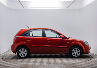 Подержанный автомобиль Kia Rio Hatchback 2010 года (4 фото)
