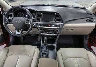 Подержанный автомобиль Hyundai Sonata 2017 года (14 фото)