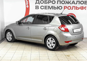 Подержанный автомобиль Kia Ceed Hatchback 2011 года (6 фото)