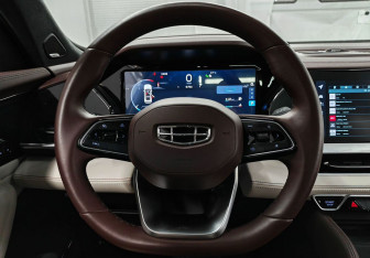 Подержанный автомобиль Geely Monjaro 2023 года (13 фото)