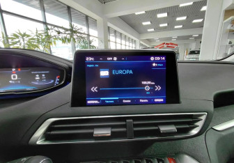 Подержанный автомобиль Peugeot 5008 Suv 2018 года (23 фото)