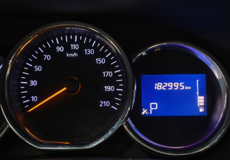 Подержанный автомобиль Renault Logan Sedan 2015 года (13 фото)