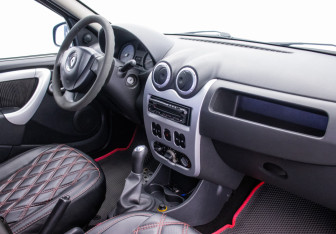 Подержанный автомобиль Renault Logan Sedan 2011 года (10 фото)