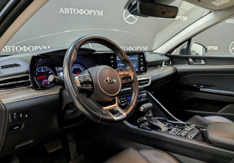 Подержанный автомобиль Kia K5 2020 года (11 фото)