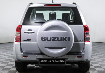 Подержанный автомобиль Suzuki Grand Vitara 2012 года (3 фото)