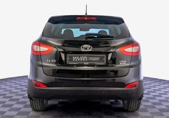 Подержанный автомобиль Hyundai ix35 2015 года (6 фото)