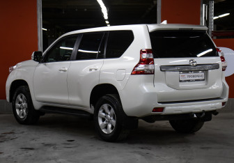 Подержанный автомобиль Toyota Land Cruiser Prado 2017 года (7 фото)