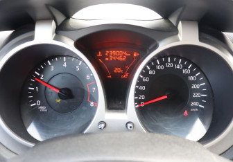 Подержанный автомобиль Nissan Juke 2013 года (15 фото)