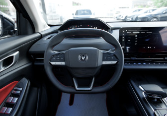 Подержанный автомобиль Changan UNI-S 2024 года (13 фото)