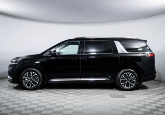 Подержанный автомобиль Kia Carnival 2021 года (8 фото)