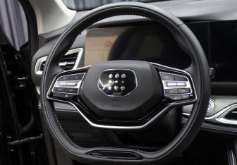 Подержанный автомобиль Evolute i-SPACE 2024 года (18 фото)