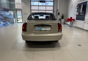 Подержанный автомобиль Chevrolet Lanos 2008 года (5 фото)