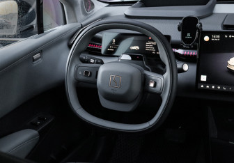 Подержанный автомобиль Zeekr X 2023 года (19 фото)