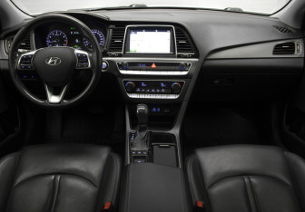 Подержанный автомобиль Hyundai Sonata 2017 года (8 фото)