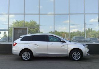 Подержанный автомобиль LADA (ВАЗ) Vesta Wagon 2019 года (4 фото)