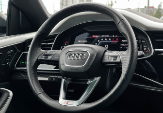 Подержанный автомобиль Audi Q8 2023 года (14 фото)