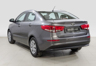 Подержанный автомобиль Kia Rio Sedan 2015 года (7 фото)