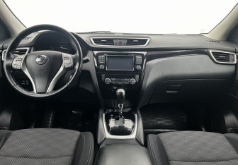 Подержанный автомобиль Nissan Qashqai 2017 года (12 фото)