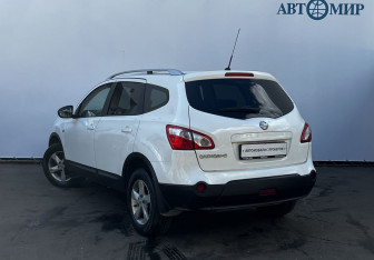 Подержанный автомобиль Nissan Qashqai+2 2011 года (7 фото)