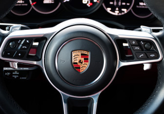 Подержанный автомобиль Porsche Cayenne 2018 года (24 фото)