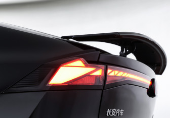 Подержанный автомобиль Changan UNI-V 2023 года (24 фото)