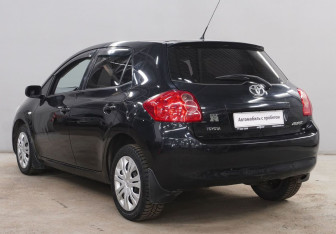 Подержанный автомобиль Toyota Auris Hatchback 2007 года (7 фото)