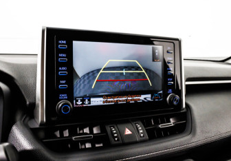 Подержанный автомобиль Toyota RAV4 2021 года (15 фото)