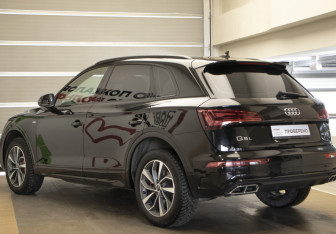 Подержанный автомобиль Audi Q5 2024 года (6 фото)