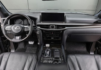 Подержанный автомобиль Lexus LX 2017 года (14 фото)