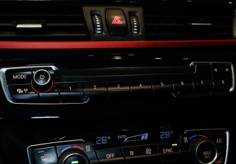 Подержанный автомобиль BMW X1 2018 года (12 фото)