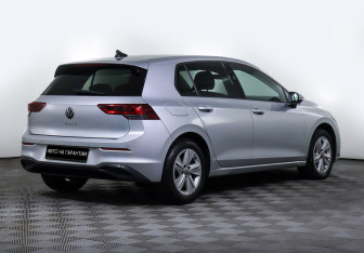 Подержанный автомобиль Volkswagen Golf Hatchback 2020 года (3 фото)
