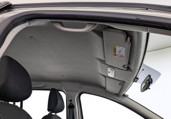 Подержанный автомобиль Renault Sandero 2016 года (23 фото)