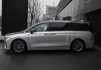 Подержанный автомобиль Voyah Dream 2023 года (8 фото)