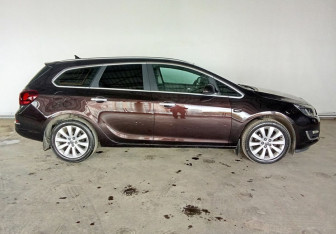 Подержанный автомобиль Opel Astra Wagon 2013 года (8 фото)