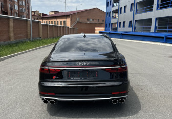 Новый Audi S8 2025 (8 фото)
