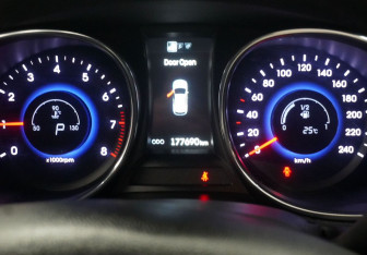 Подержанный автомобиль Hyundai Santa Fe 2015 года (16 фото)