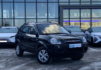 Подержанный автомобиль Hyundai Tucson 2008 года (3 фото)