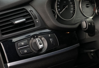Подержанный автомобиль BMW X4 2014 года (21 фото)