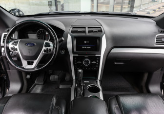 Подержанный автомобиль Ford Explorer 2014 года (14 фото)