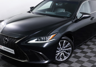 Подержанный автомобиль Lexus ES 2020 года (25 фото)