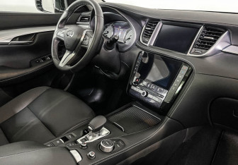 Подержанный автомобиль Infiniti QX50 2021 года (9 фото)