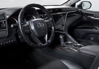 Подержанный автомобиль Toyota Camry Sedan 2019 года (14 фото)