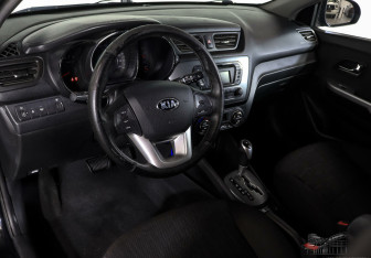 Подержанный автомобиль Kia Rio Hatchback 2013 года (9 фото)