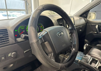 Подержанный автомобиль Kia Sorento 2007 года (13 фото)