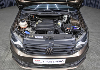 Подержанный автомобиль Volkswagen Polo Sedan 2017 года (9 фото)