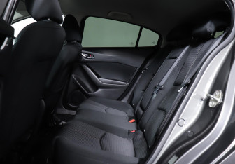 Подержанный автомобиль Mazda 3 Hatchback 2016 года (18 фото)