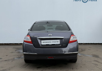 Подержанный автомобиль Nissan Teana 2013 года (6 фото)