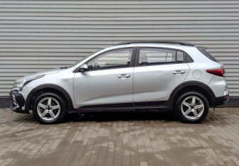 Подержанный автомобиль Kia Rio Hatchback 2021 года (8 фото)