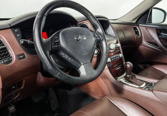 Подержанный автомобиль Infiniti EX 2010 года (13 фото)