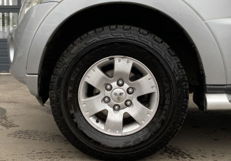 Подержанный автомобиль Mitsubishi Pajero 2011 года (9 фото)